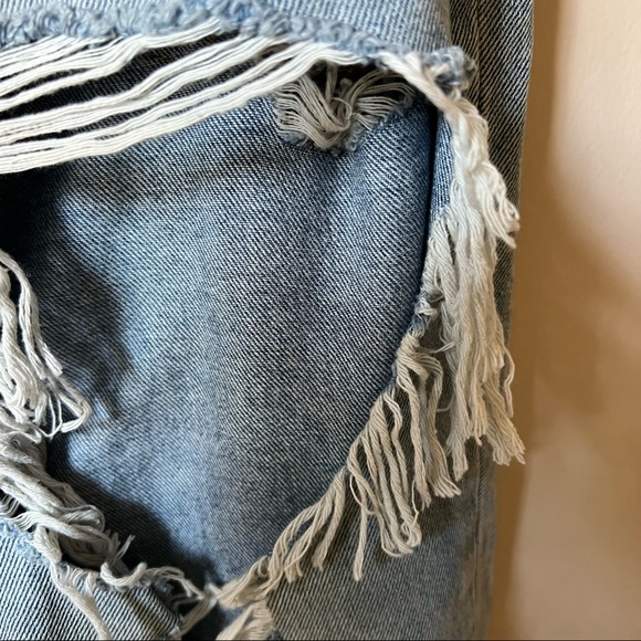 Urban Outfitters BDG Mom High Rise Ripped Jeans Size 30W - Picture 4 of 6